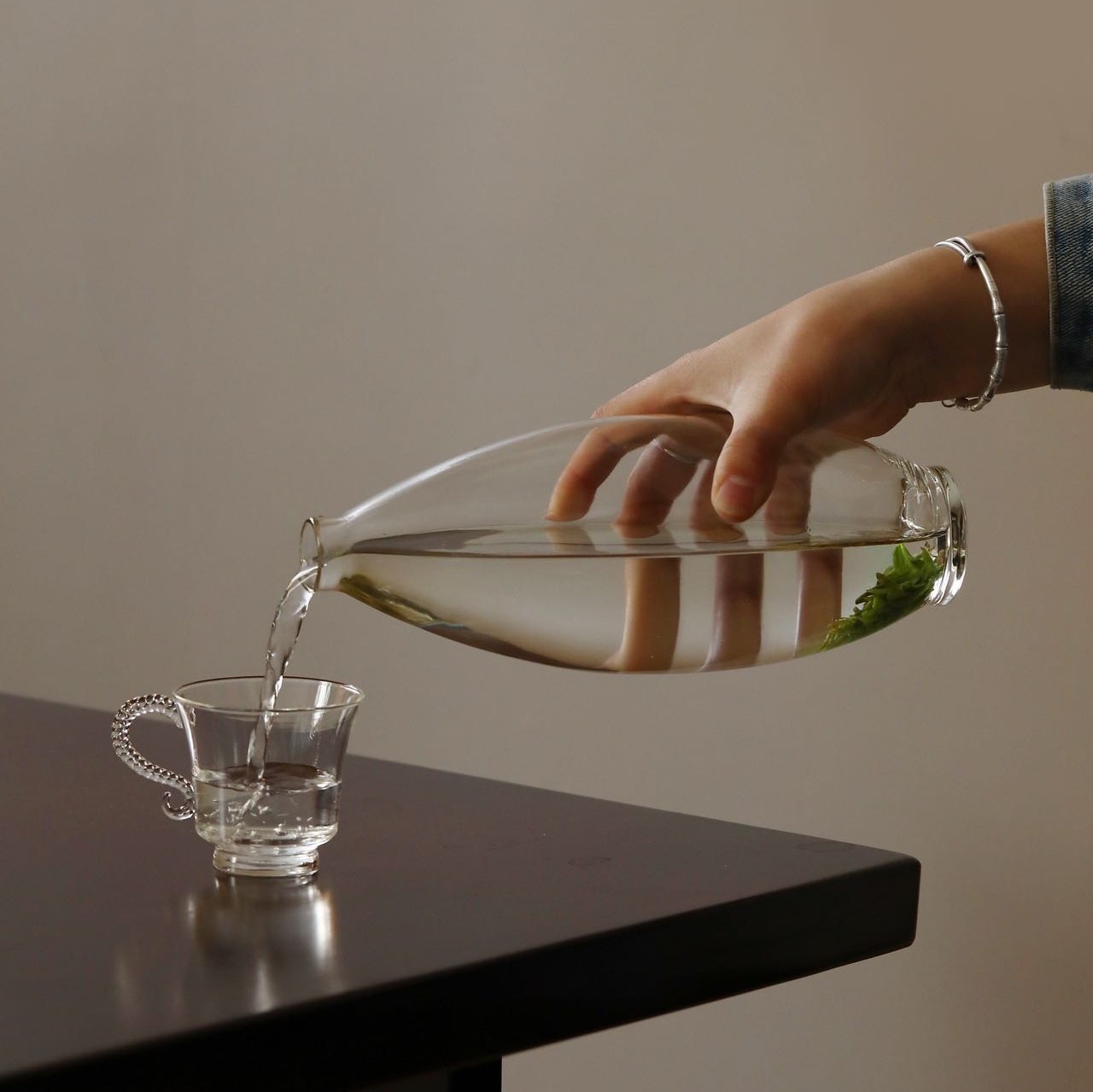 زجاجة شاي شفافة جديدة بتصميم ص - مراجعة Cold Brew Bottle وسعره