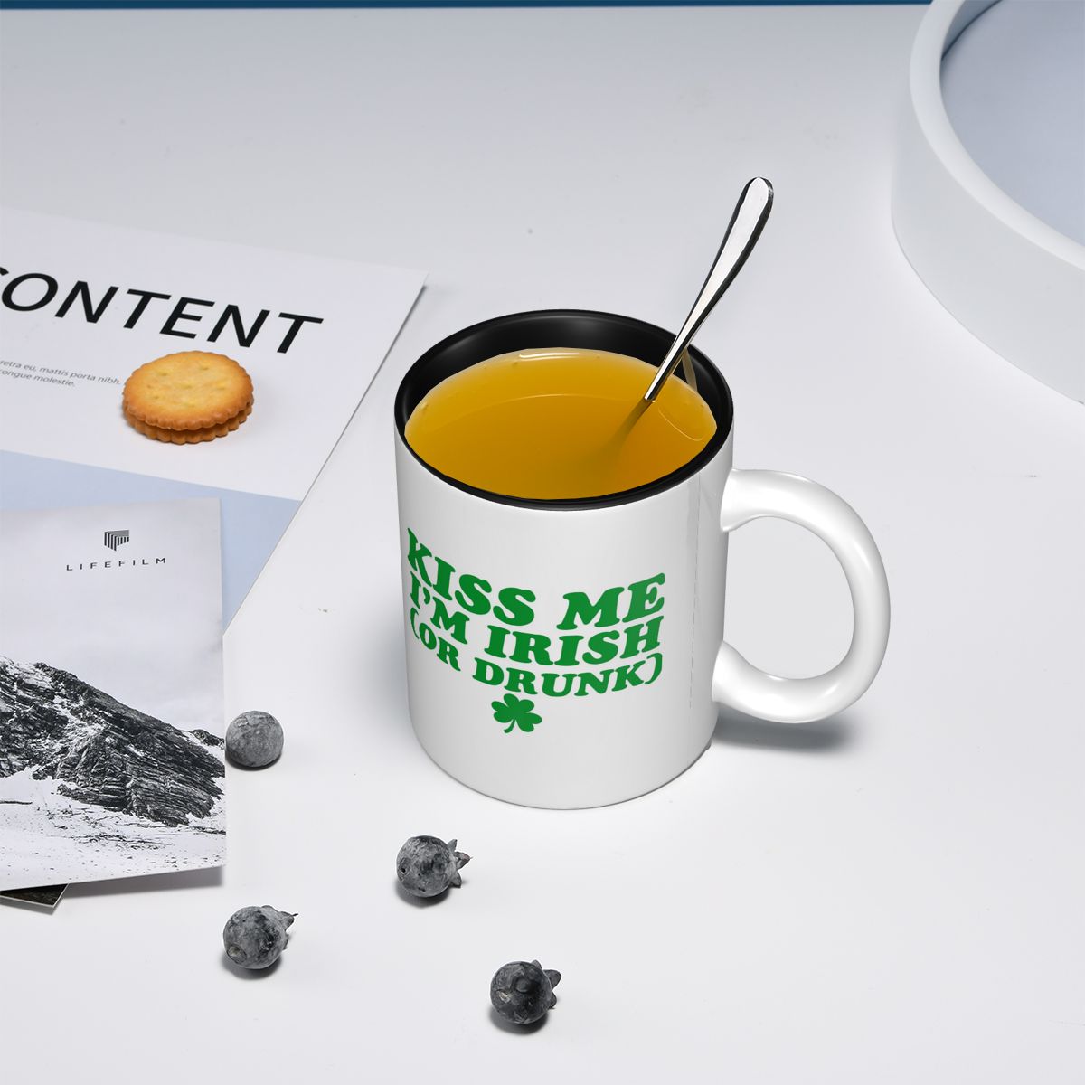 كوب سيراميك مضحك بطبعة 'قبلني، - مراجعة Coffee Tea You And Me وسعره