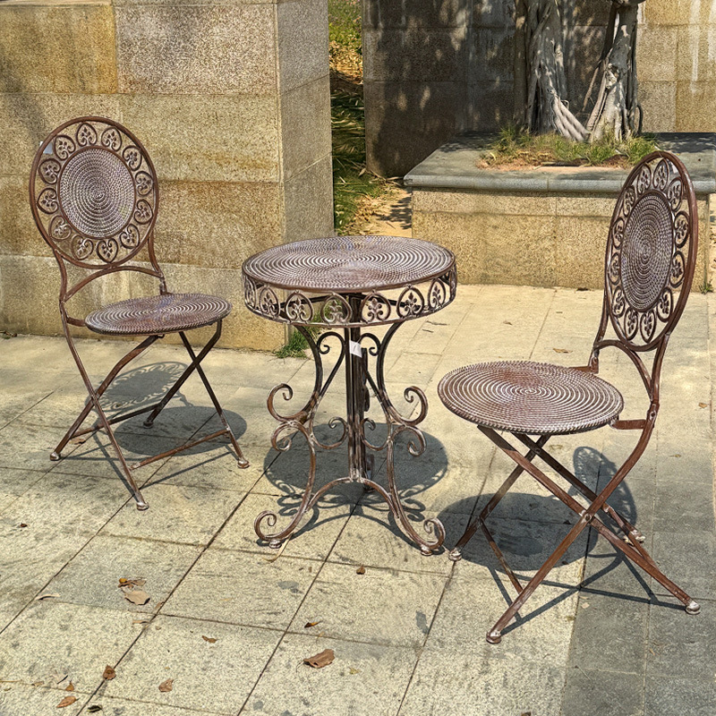 طاولات وكراسي حديدية مصنوعة يد - مراجعة Coffee Tea Garden وسعره