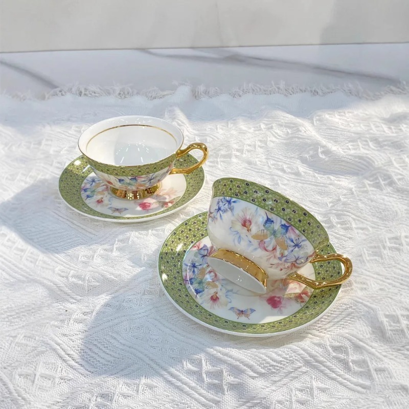 أكواب وأطباق ذات مظهر راقي مطل - مراجعة Coffee Tea Garden وسعره
