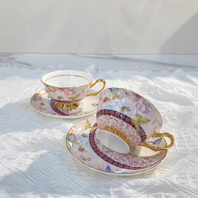 أكواب وأطباق ذات مظهر راقي مطل - مراجعة Coffee Tea Garden وسعره