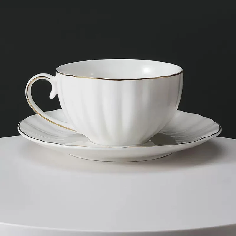 فنجان قهوة وصحن من السيراميك ا - مراجعة Coffee Tea Latte وسعره